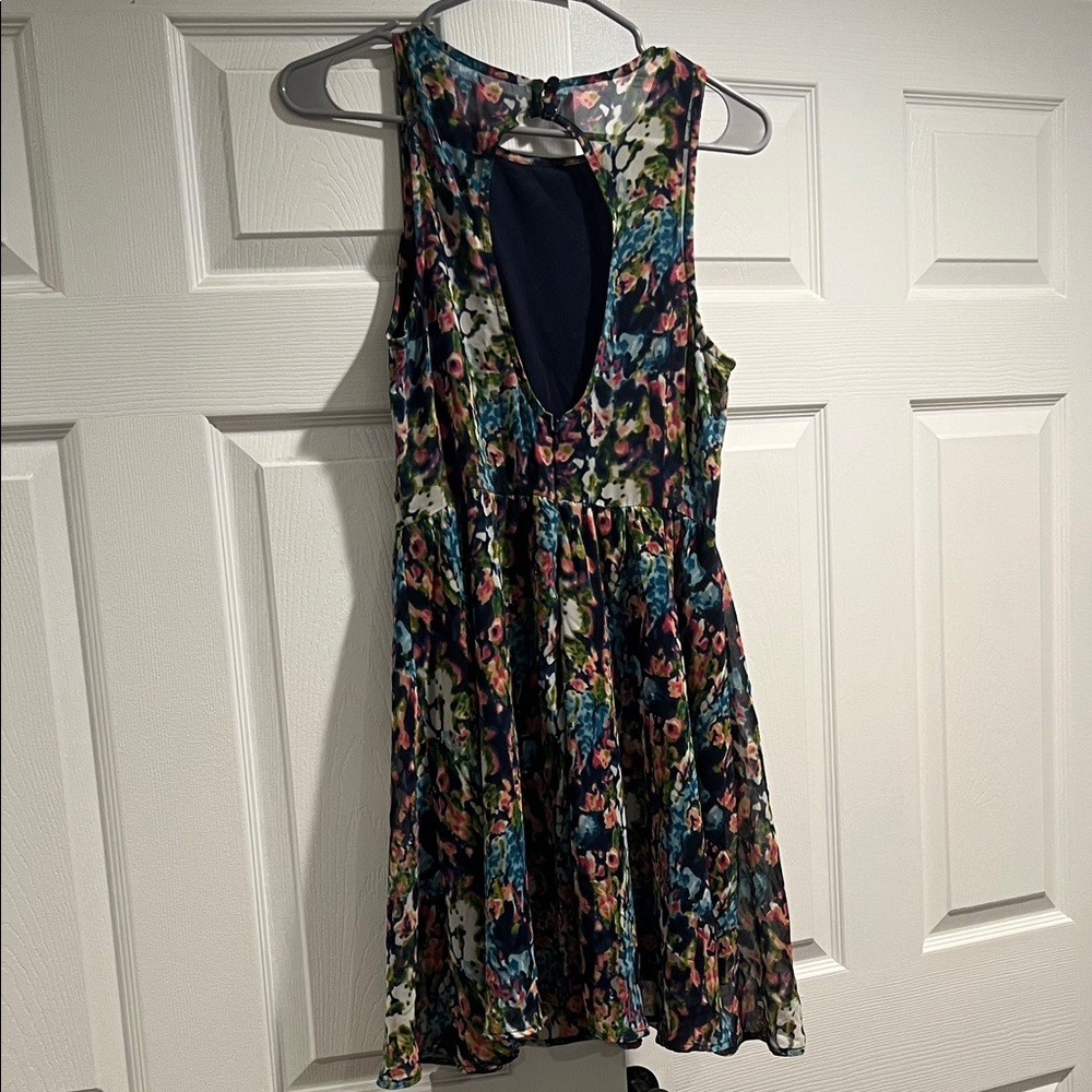 Lush Multicolor Patterned Top - Picture 3 of 4